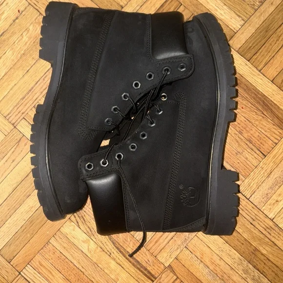 Timberland Black Boots - Picture 3 of 12